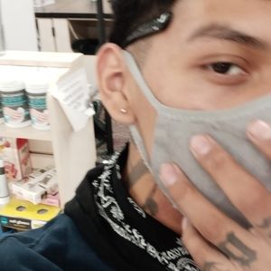 Meet your Posher, xhris